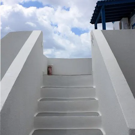 Kostas Hotel Perissa (Santorini)